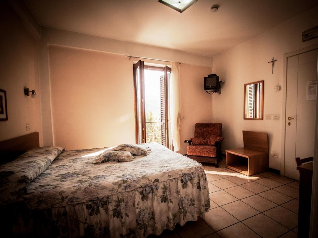 Hotel Ristorante Bertolini Piazza al Serchio Extérieur photo