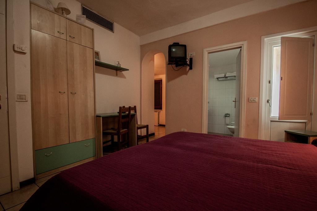 Hotel Ristorante Bertolini Piazza al Serchio Extérieur photo
