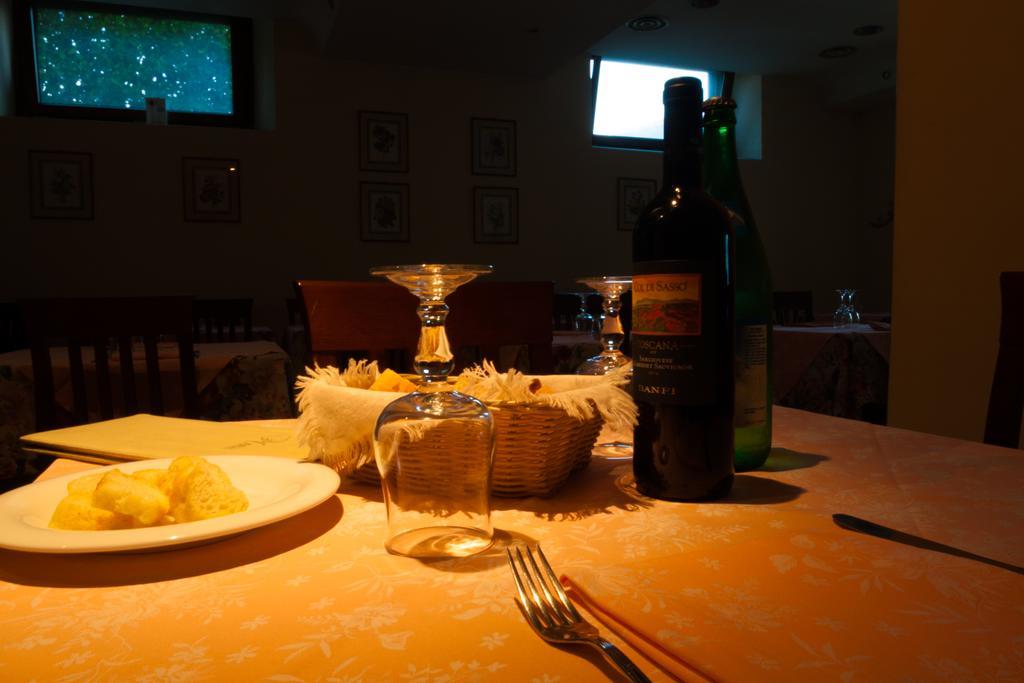 Hotel Ristorante Bertolini Piazza al Serchio Extérieur photo