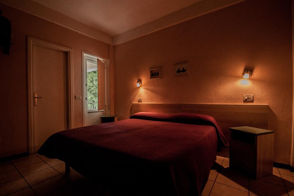 Hotel Ristorante Bertolini Piazza al Serchio Extérieur photo