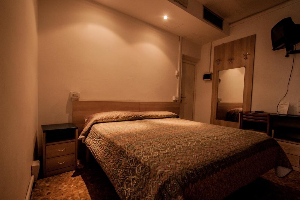 Hotel Ristorante Bertolini Piazza al Serchio Extérieur photo