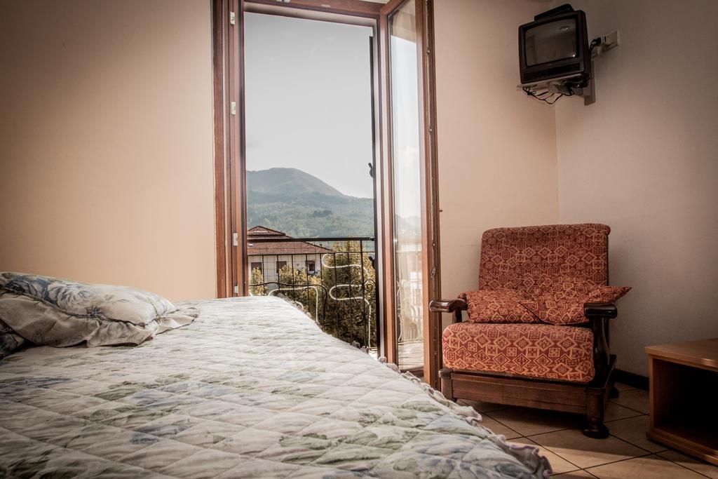 Hotel Ristorante Bertolini Piazza al Serchio Extérieur photo