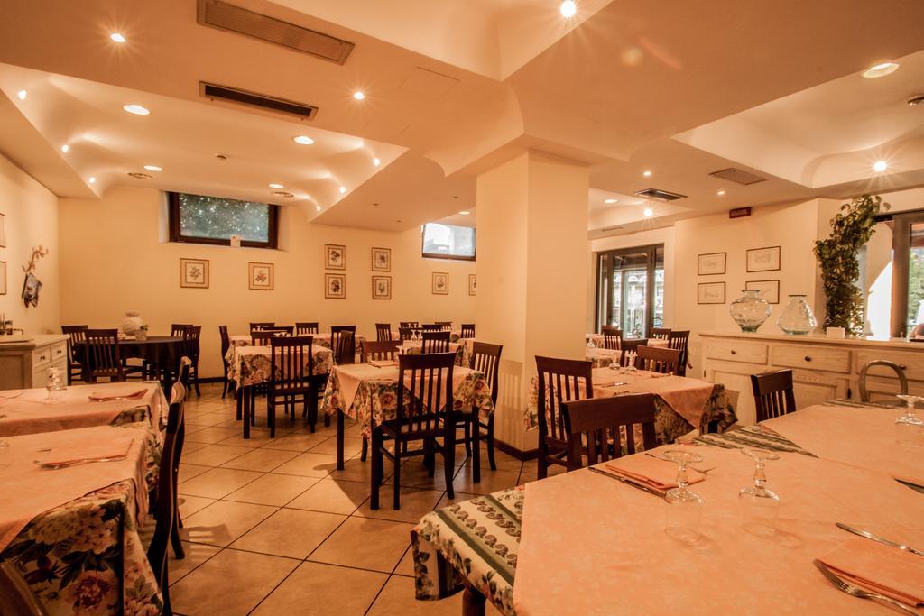Hotel Ristorante Bertolini Piazza al Serchio Extérieur photo