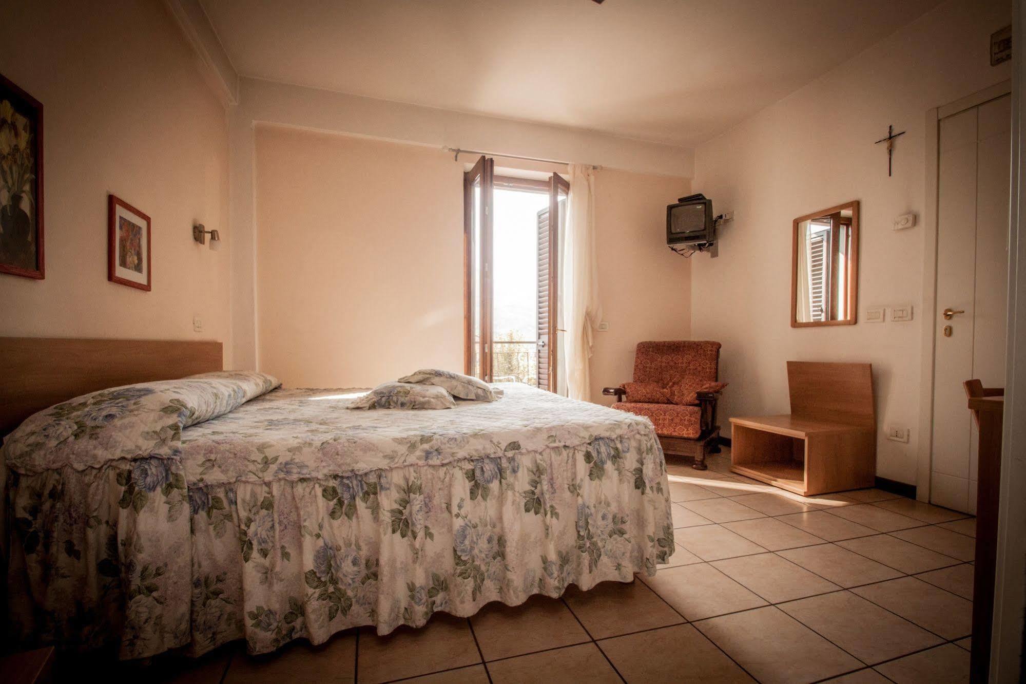 Hotel Ristorante Bertolini Piazza al Serchio Extérieur photo