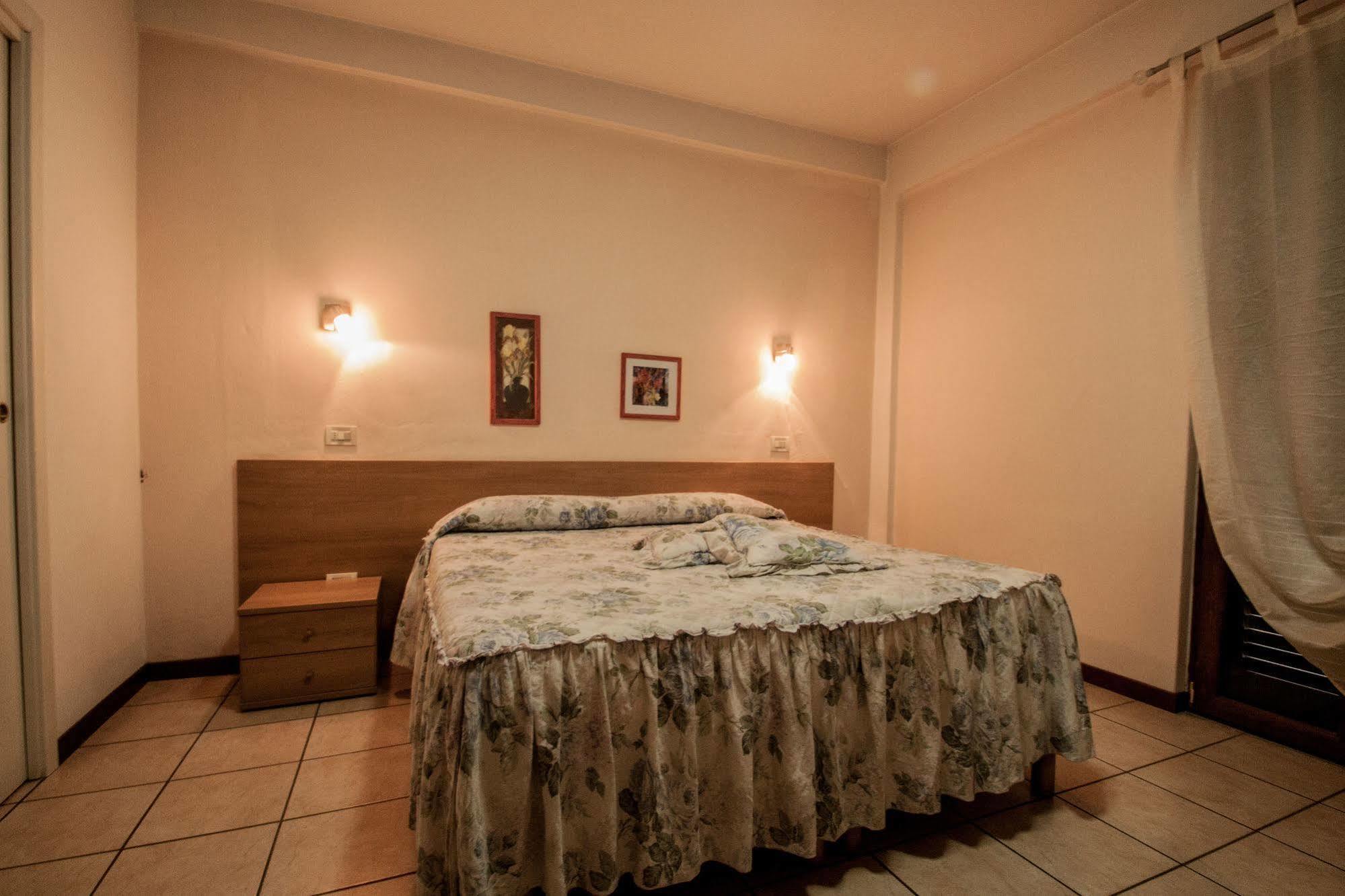 Hotel Ristorante Bertolini Piazza al Serchio Extérieur photo