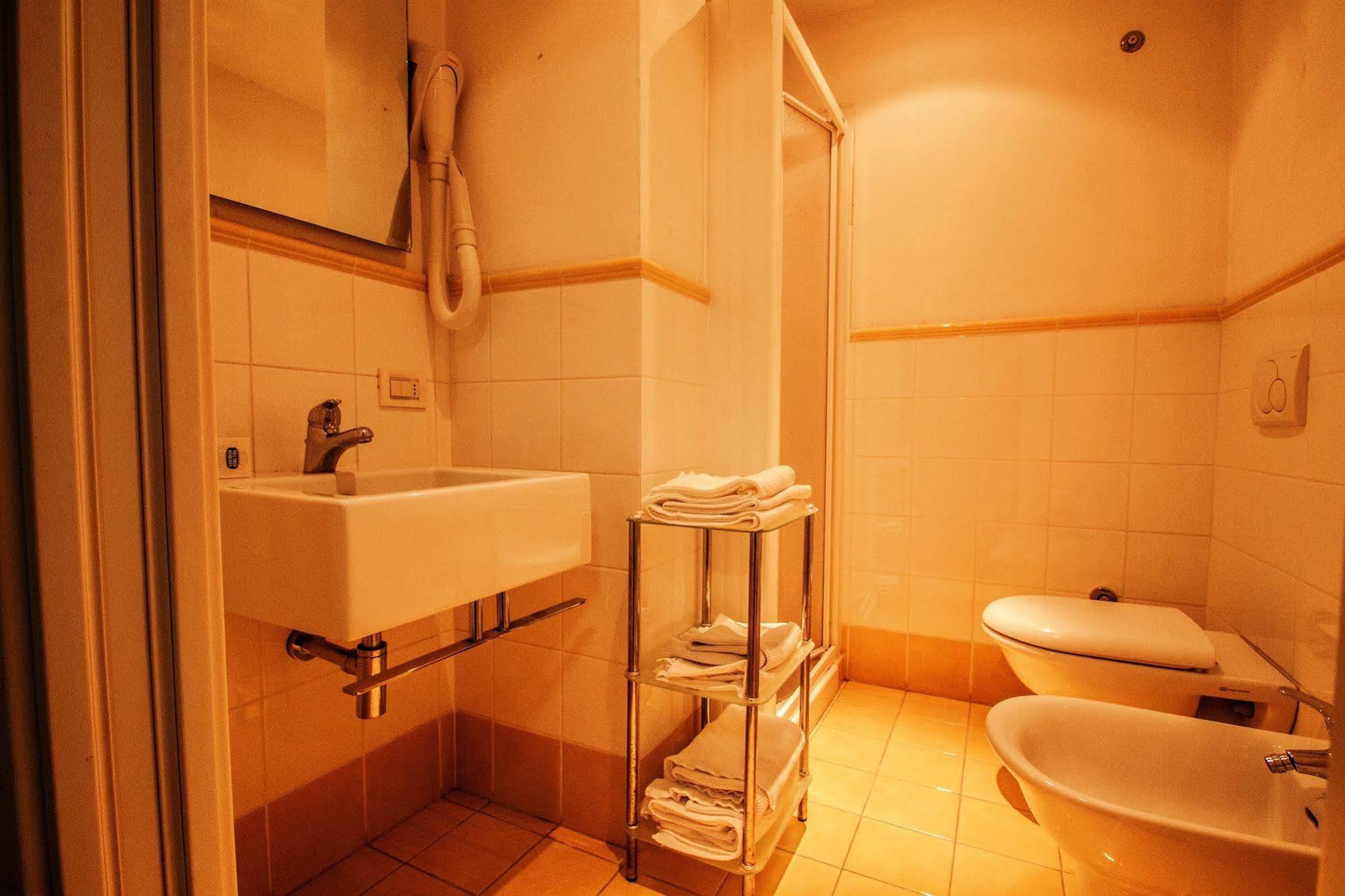 Hotel Ristorante Bertolini Piazza al Serchio Extérieur photo