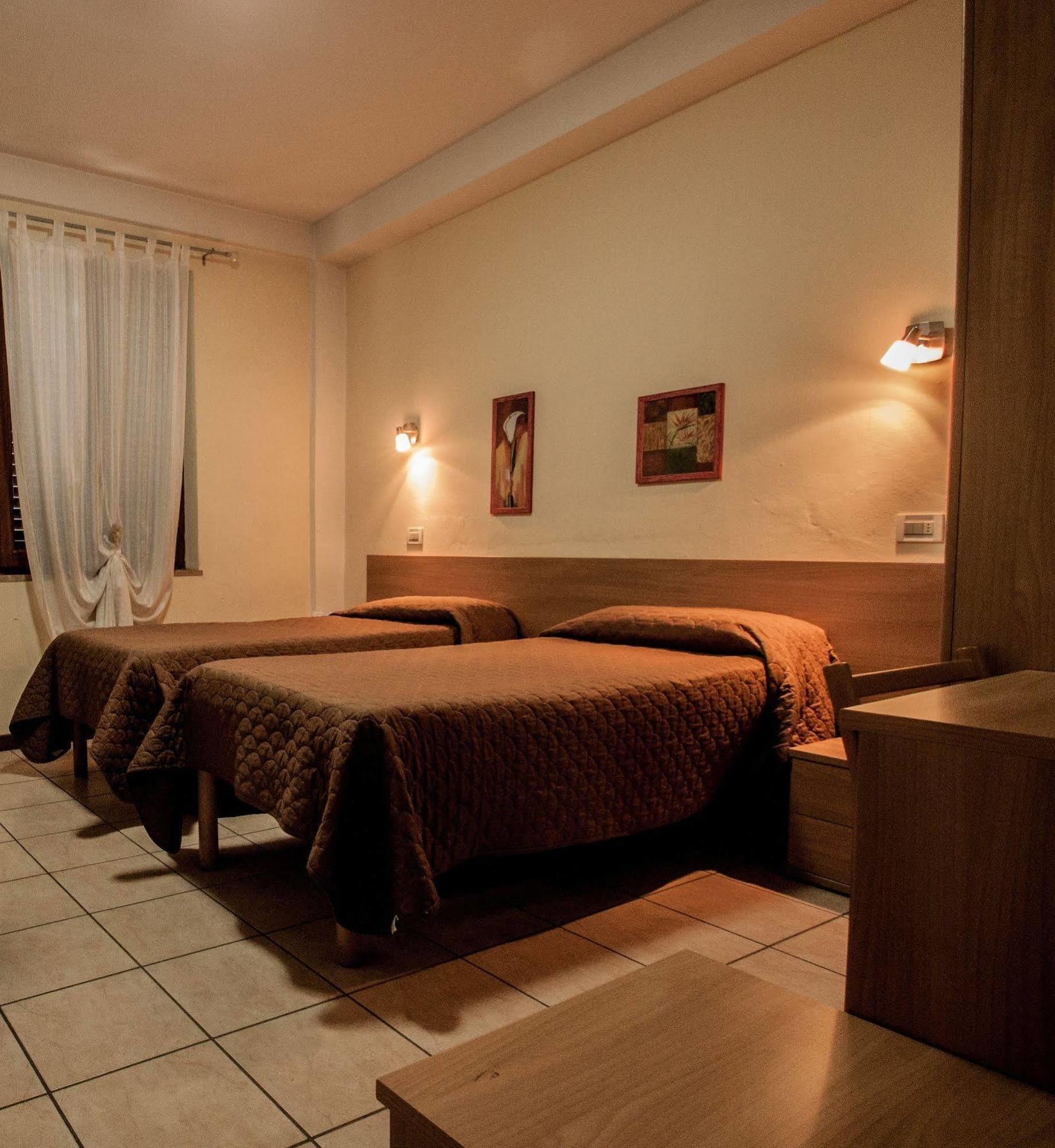 Hotel Ristorante Bertolini Piazza al Serchio Extérieur photo