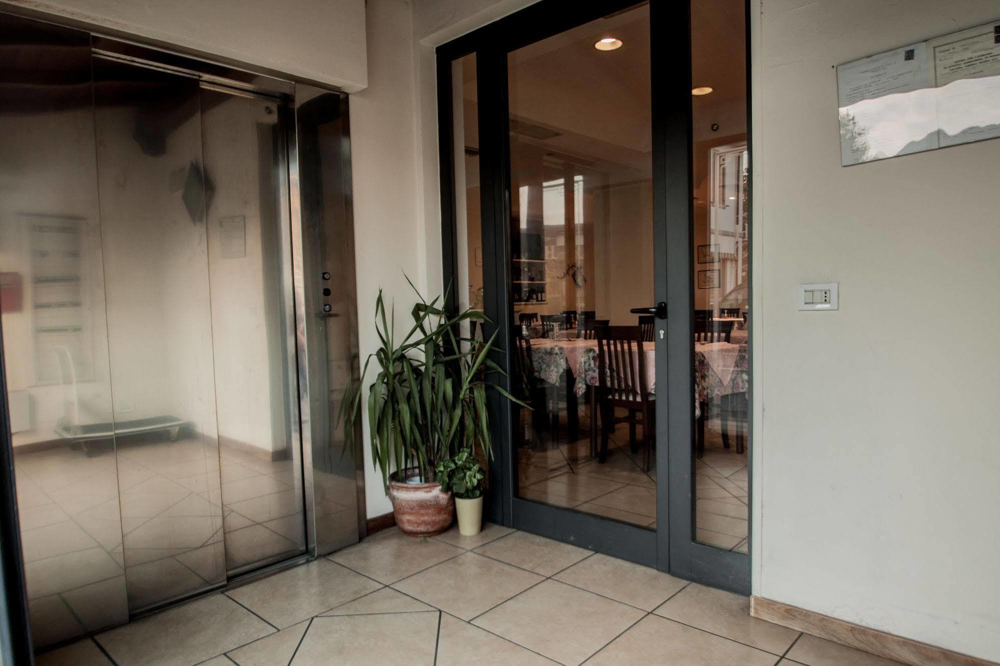 Hotel Ristorante Bertolini Piazza al Serchio Extérieur photo