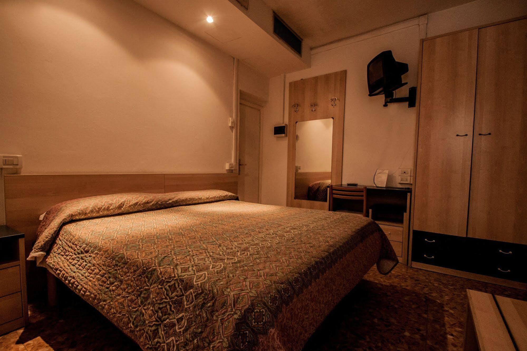 Hotel Ristorante Bertolini Piazza al Serchio Extérieur photo