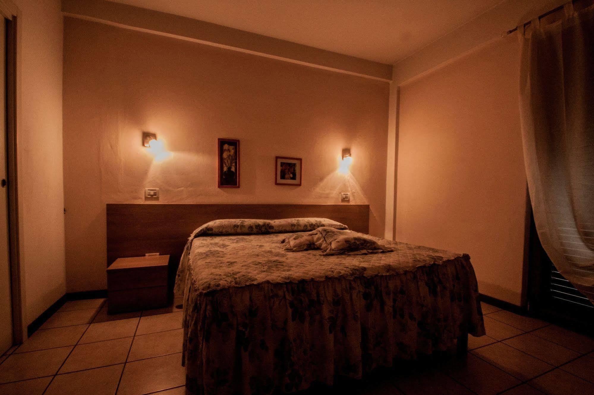 Hotel Ristorante Bertolini Piazza al Serchio Extérieur photo