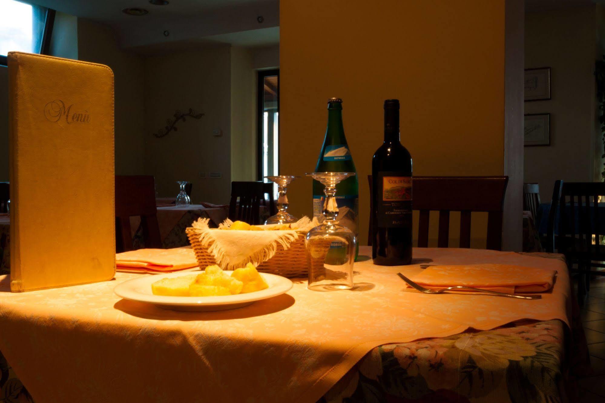 Hotel Ristorante Bertolini Piazza al Serchio Extérieur photo