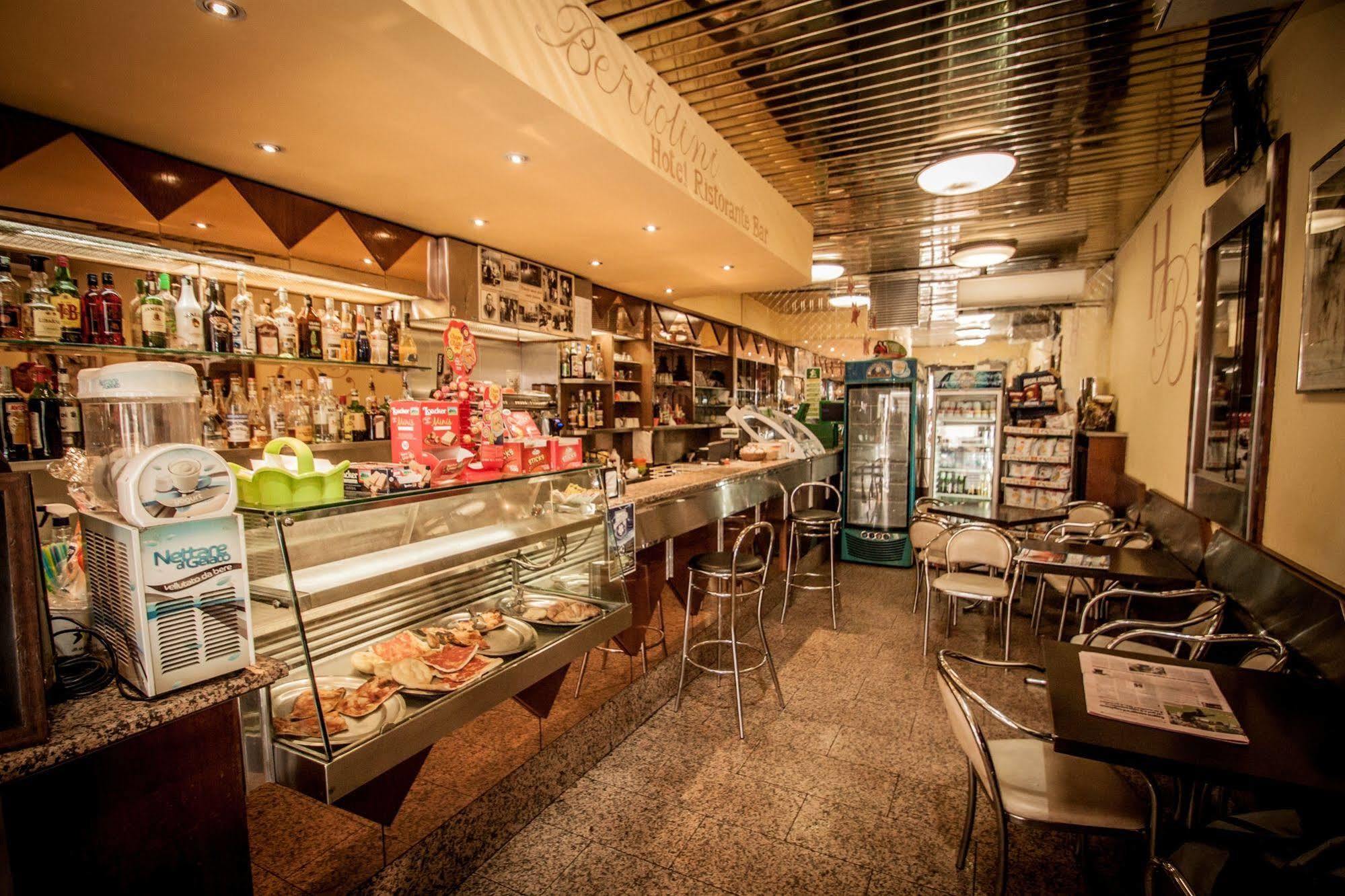 Hotel Ristorante Bertolini Piazza al Serchio Extérieur photo